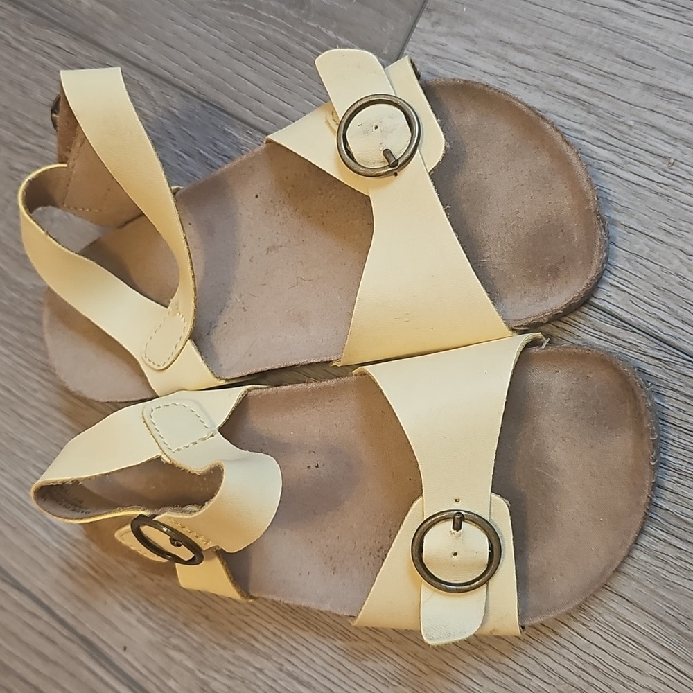 7 Pairs Kids Summer Sandals - Yellow, Tan, Pink Styles. Reef Waterproof Sandals - Picture 6 of 14